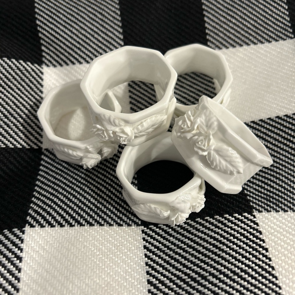 Vtg Fine Bone China Napkin
Rings Set Of 8 MCM Roses Floral
